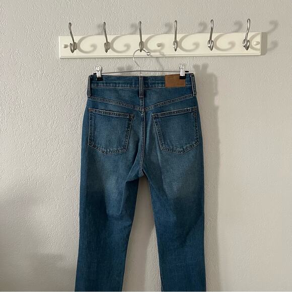 Madewell The Perfect Vintage Crop Jean in Gooding Wash: Knee-Rip Edition - Picture 6 of 10